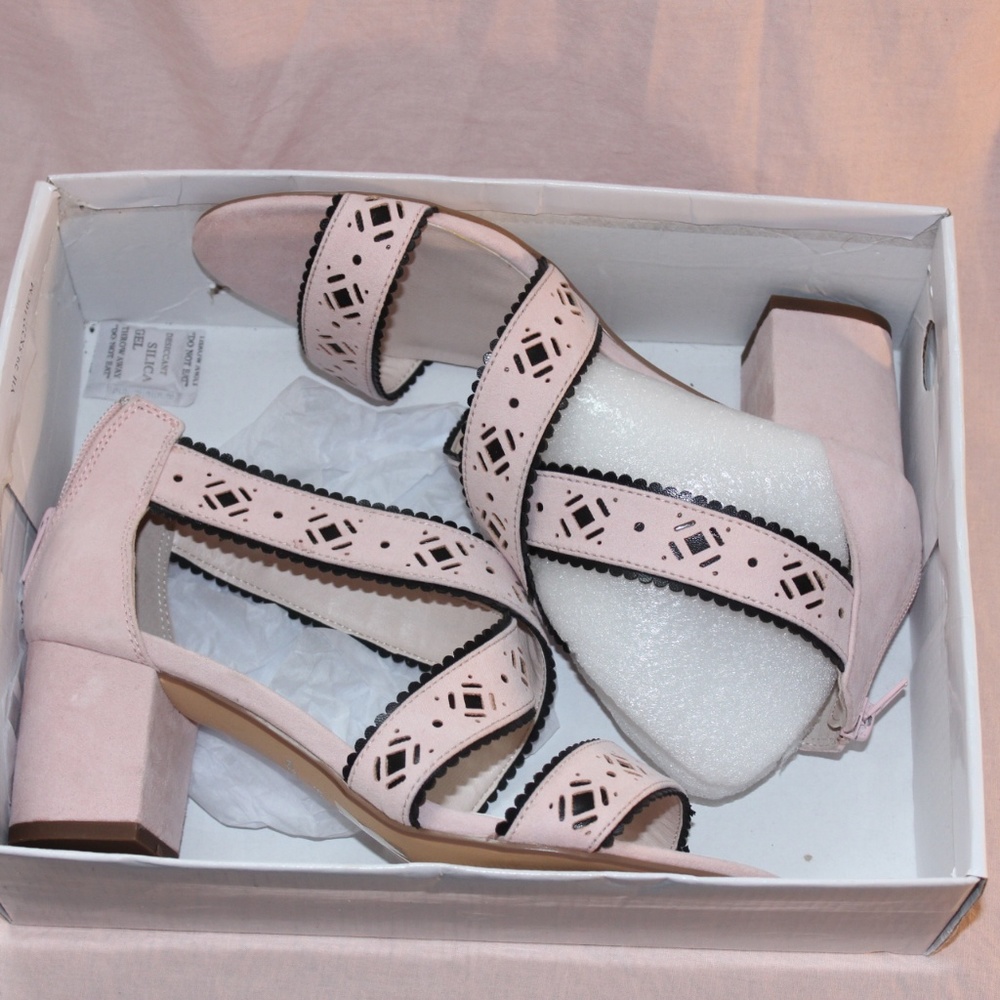 Strappy Monroe & Maine sandals